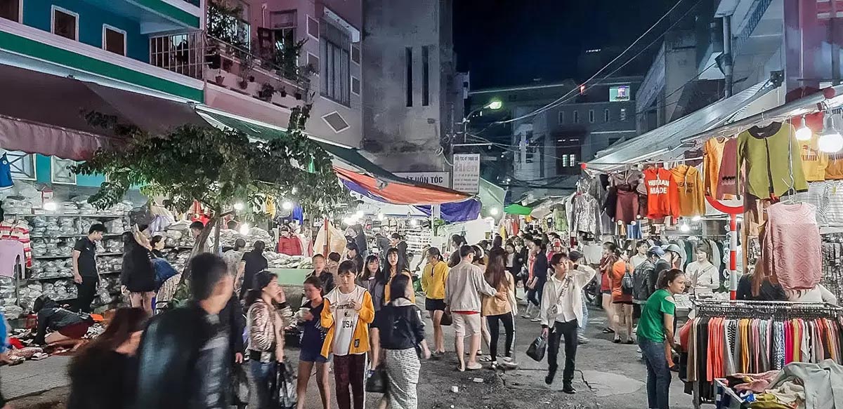 Le Duan Night Market in da nang